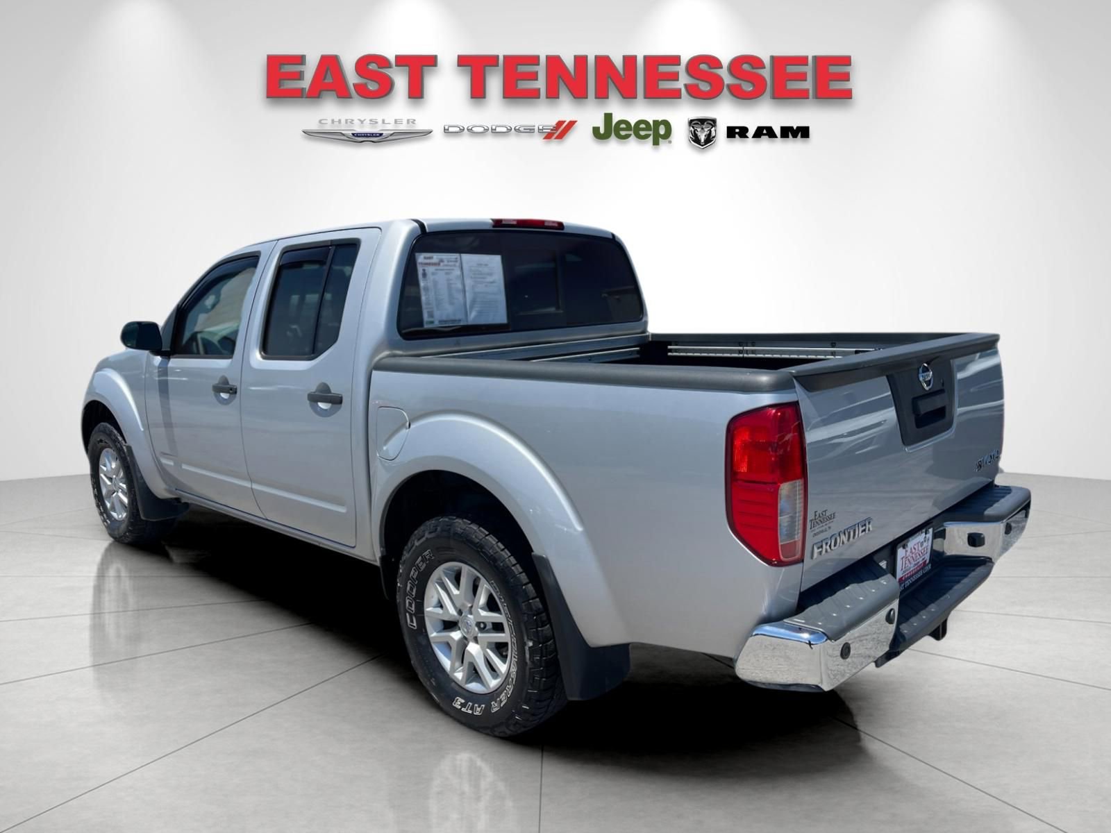 Used 2016 Nissan Frontier SV w/ SV Value Truck Package AWD/4WD image 5