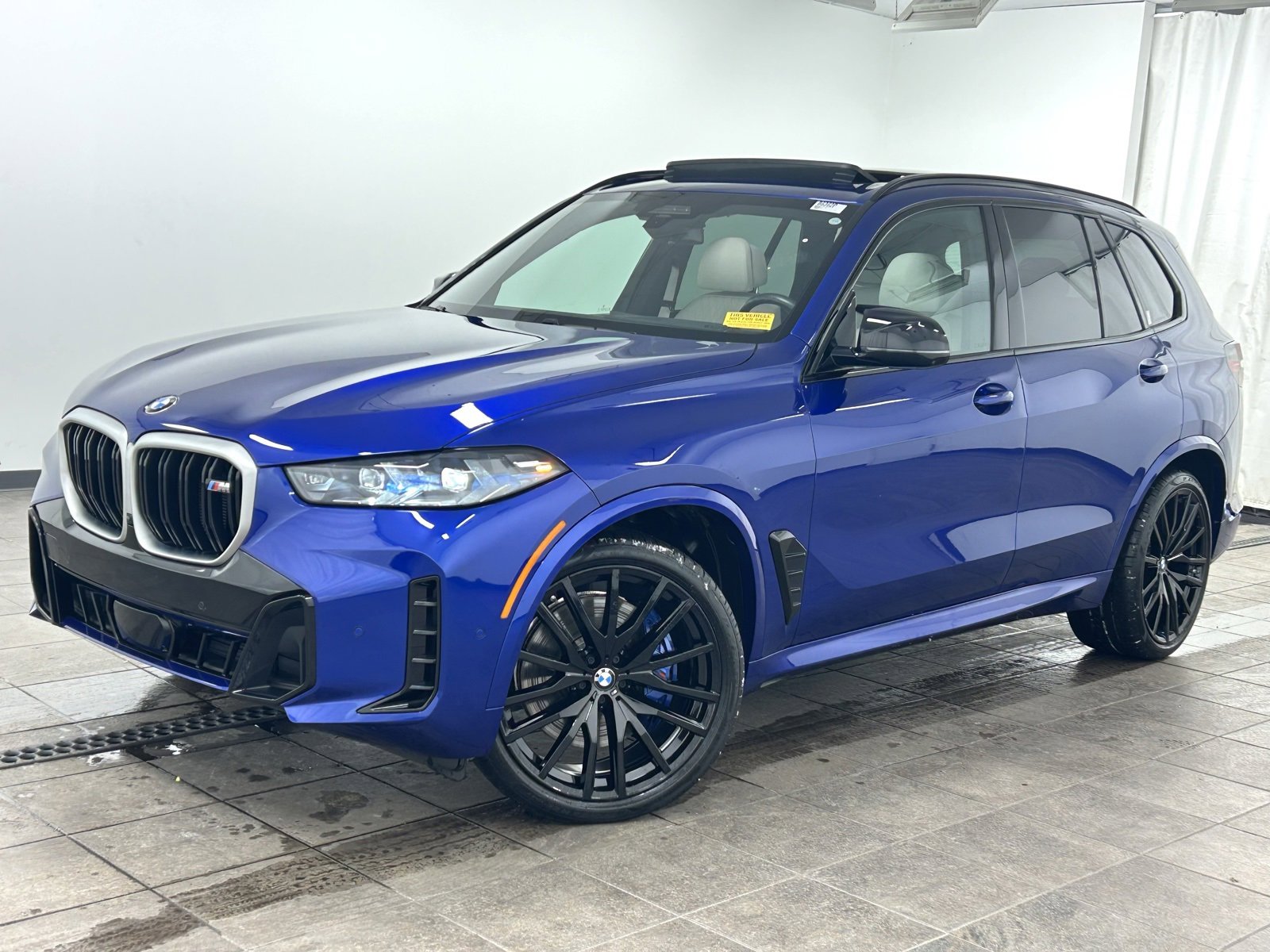 Used 2025 BMW X5 M60i image 1