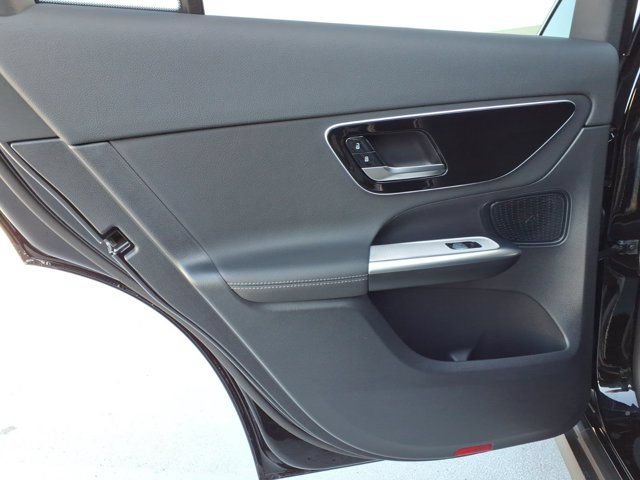 Used 2025 Mercedes-Benz GLC 350e 4MATIC image 17