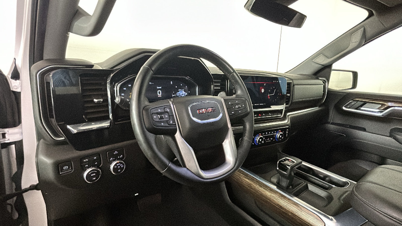 Used 2024 GMC Sierra 1500 Elevation w/ X31 Off-Road Package AWD/4WD image 16