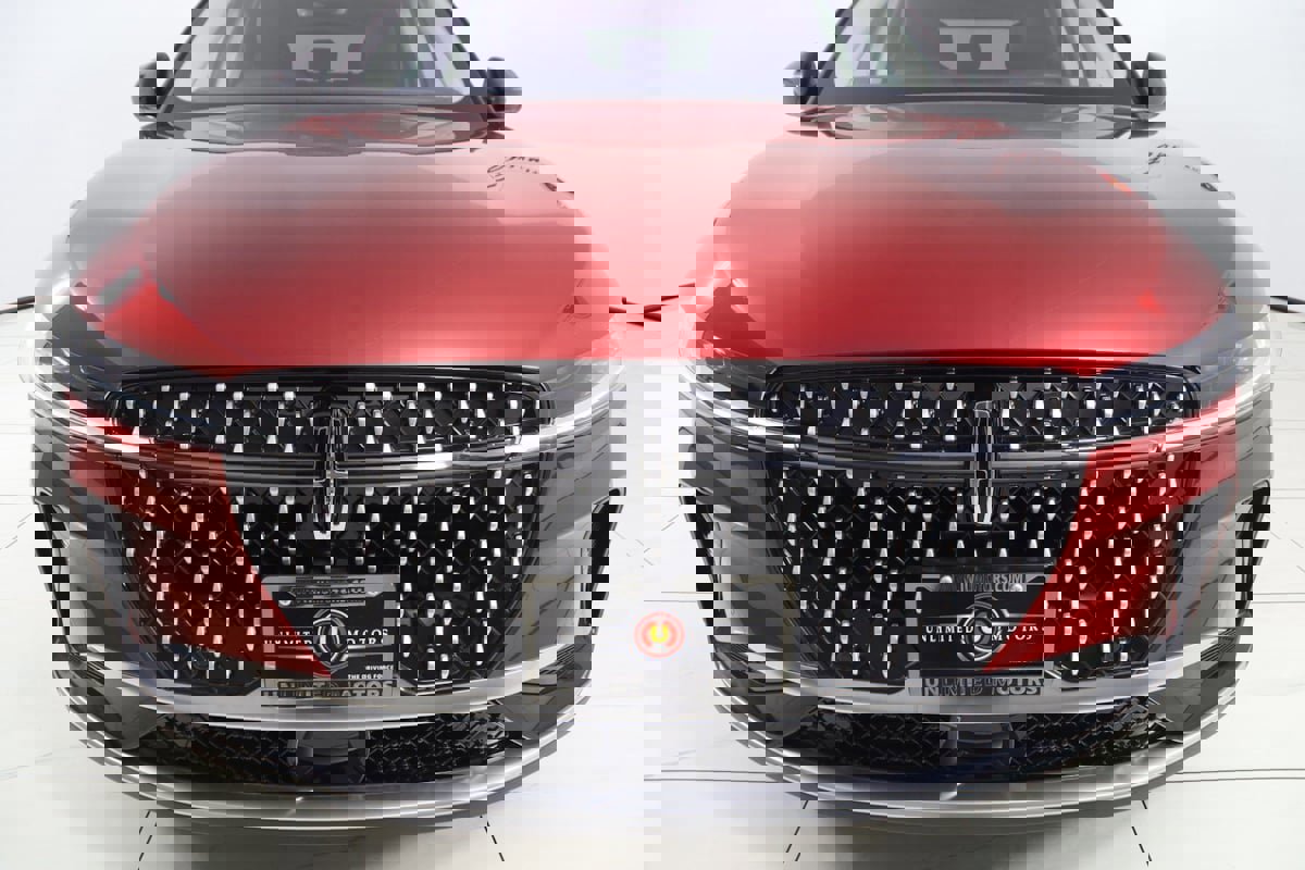 Used 2025 Lincoln Nautilus Premier image 46