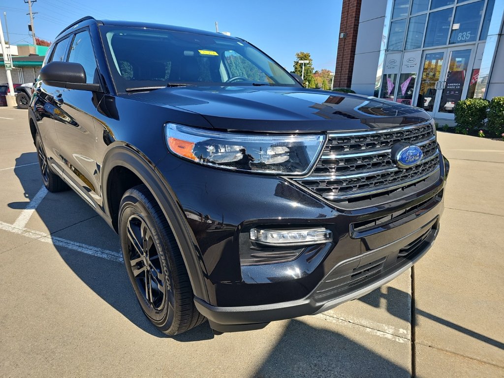 Used 2024 Ford Explorer XLT w/ Equipment Group 202A AWD/4WD image 4