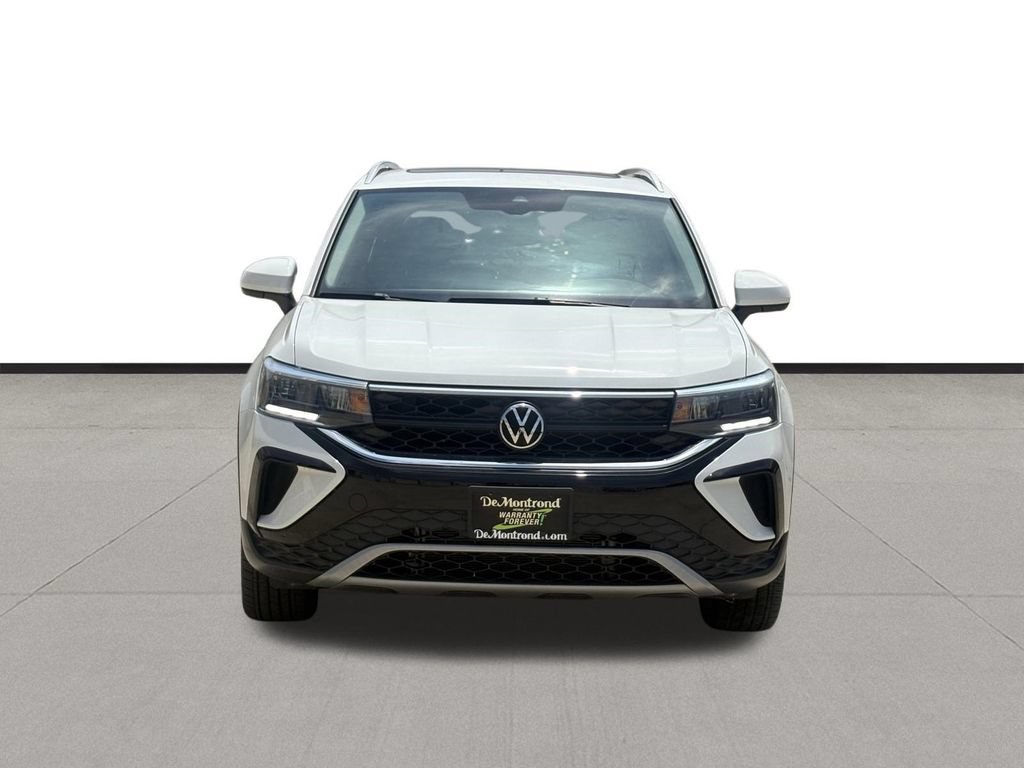 Used 2024 Volkswagen Taos SE FWD image 3