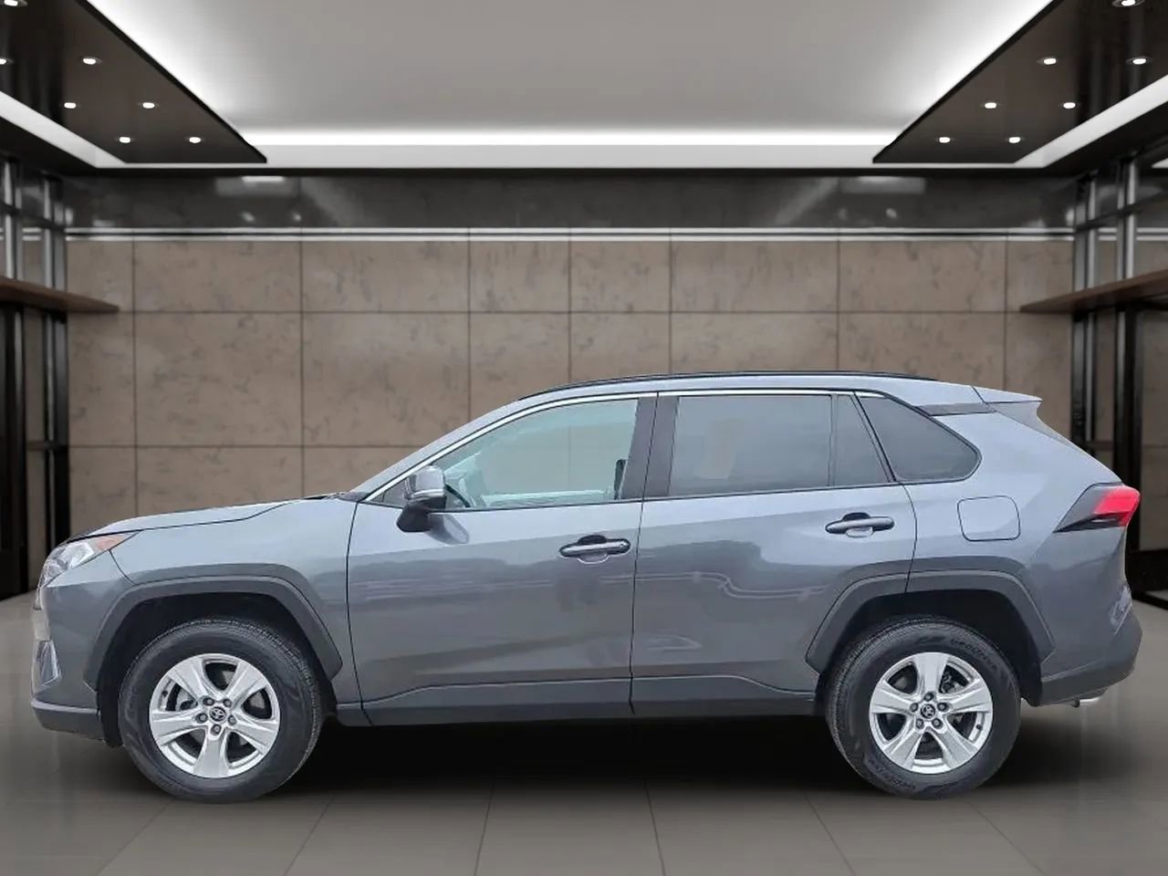 Used 2021 Toyota RAV4 XLE Premium image 5