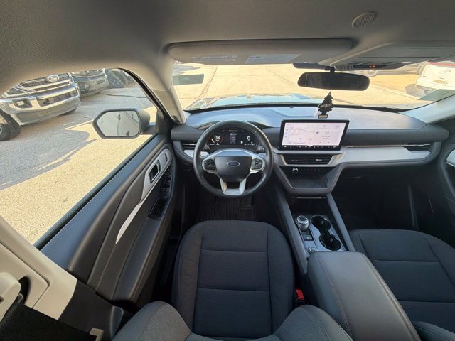 Used 2025 Ford Explorer Active AWD/4WD image 18
