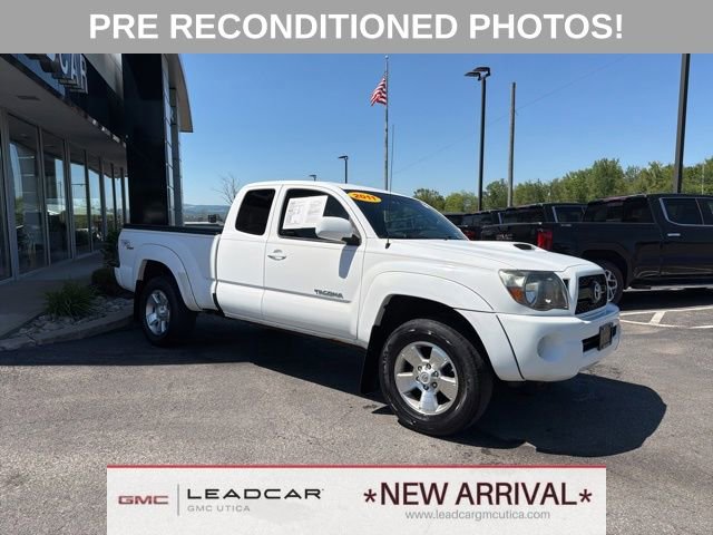 Used 2011 Toyota Tacoma 4x4 Access Cab V6 w/ TRD Sport Pkg image 7