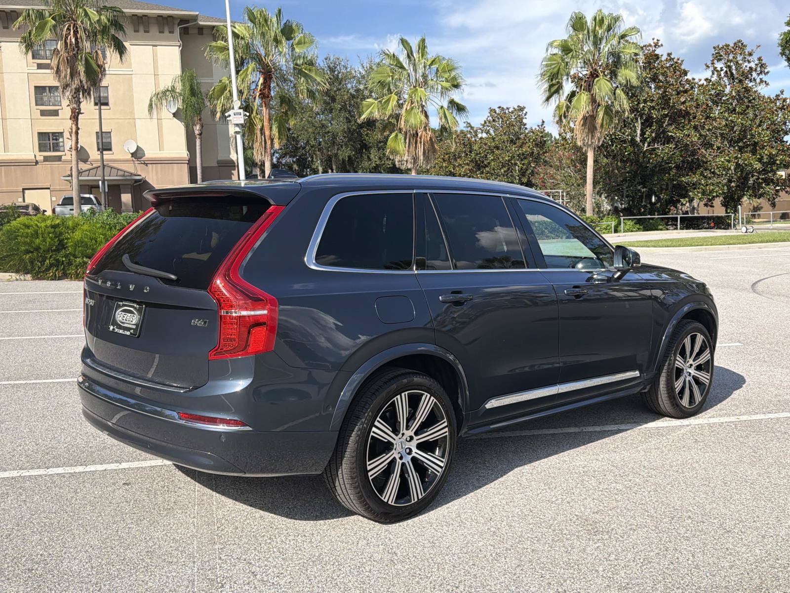 Used 2025 Volvo XC90 B6 Ultra w/ Lounge Package AWD/4WD image 4