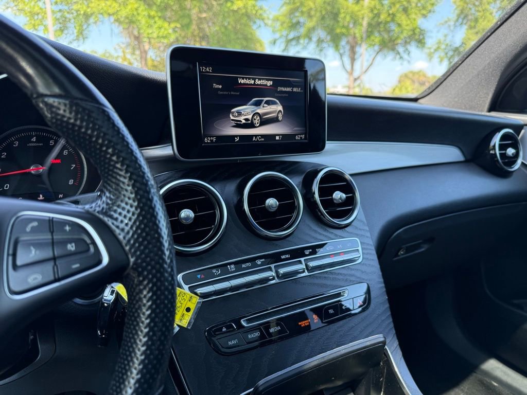 Used 2019 Mercedes-Benz GLC 300 4MATIC w/ Premium Package image 28