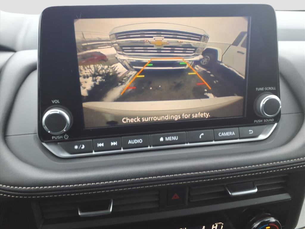 Used 2025 Nissan Rogue SV image 18