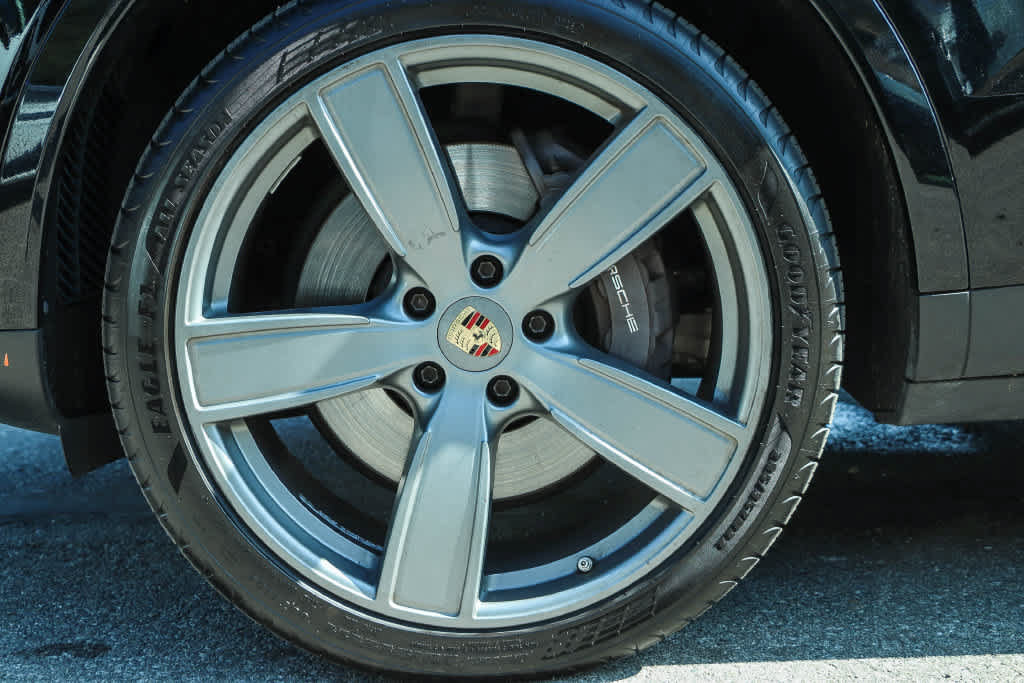 Used 2023 Porsche Cayenne Platinum Edition AWD/4WD image 11