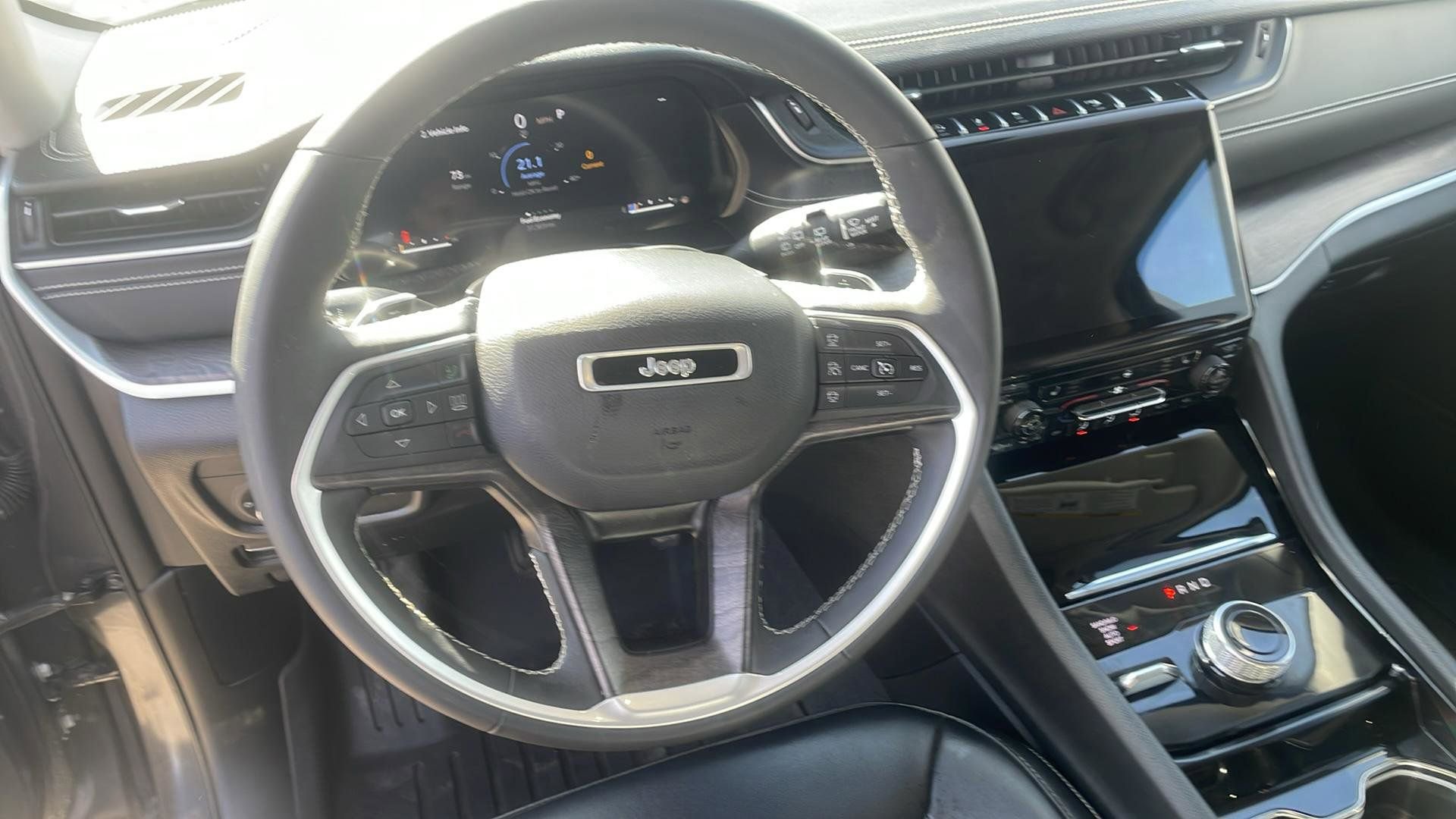 Used 2023 Jeep Grand Cherokee Limited w/ Black Appearance Package AWD/4WD image 14