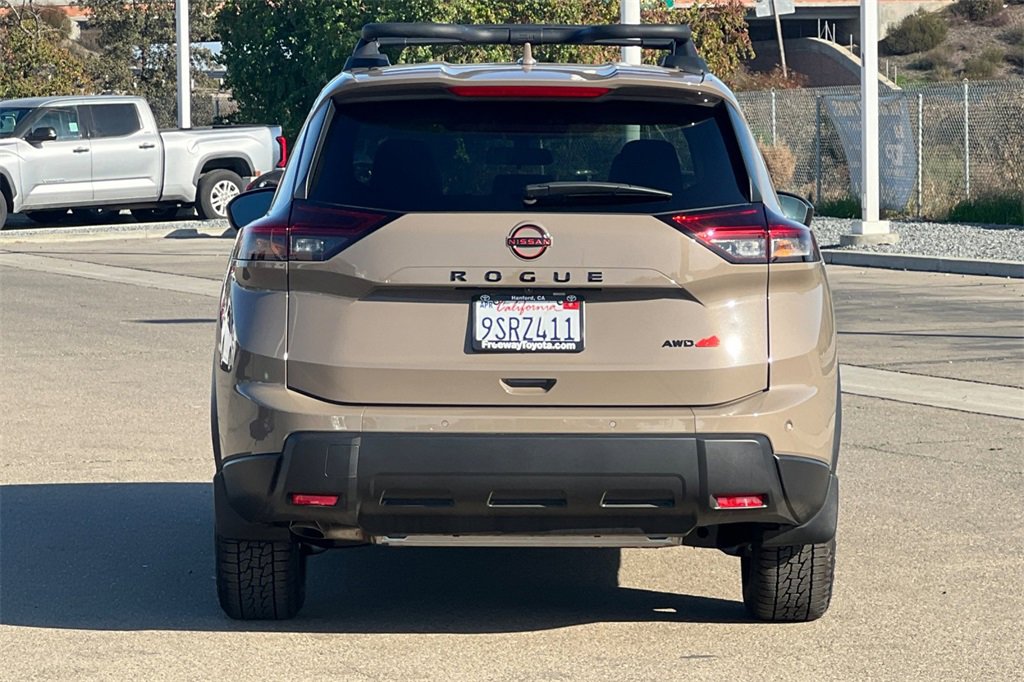 Used 2025 Nissan Rogue SV image 6