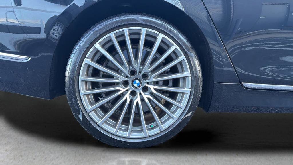 Used 2022 BMW 750i xDrive w/ Luxury Rear Seating Package image 27