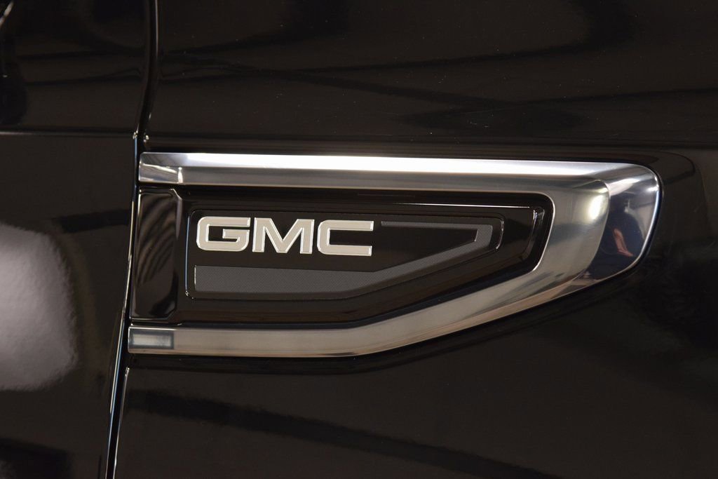 Used 2024 GMC Yukon AT4 w/ Technology Package AWD/4WD image 16