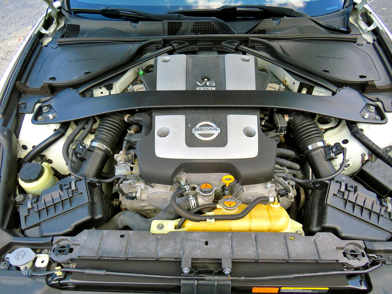 Used 2016 Nissan 370Z Touring image 32