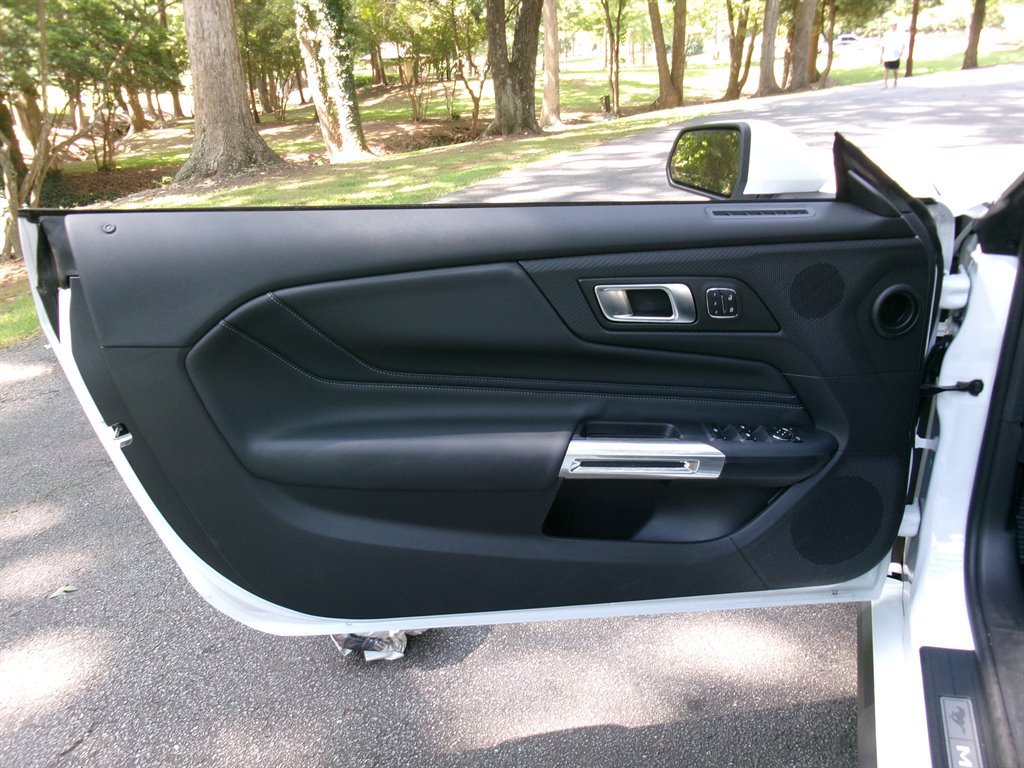 Used 2025 Ford Mustang Premium RWD image 10