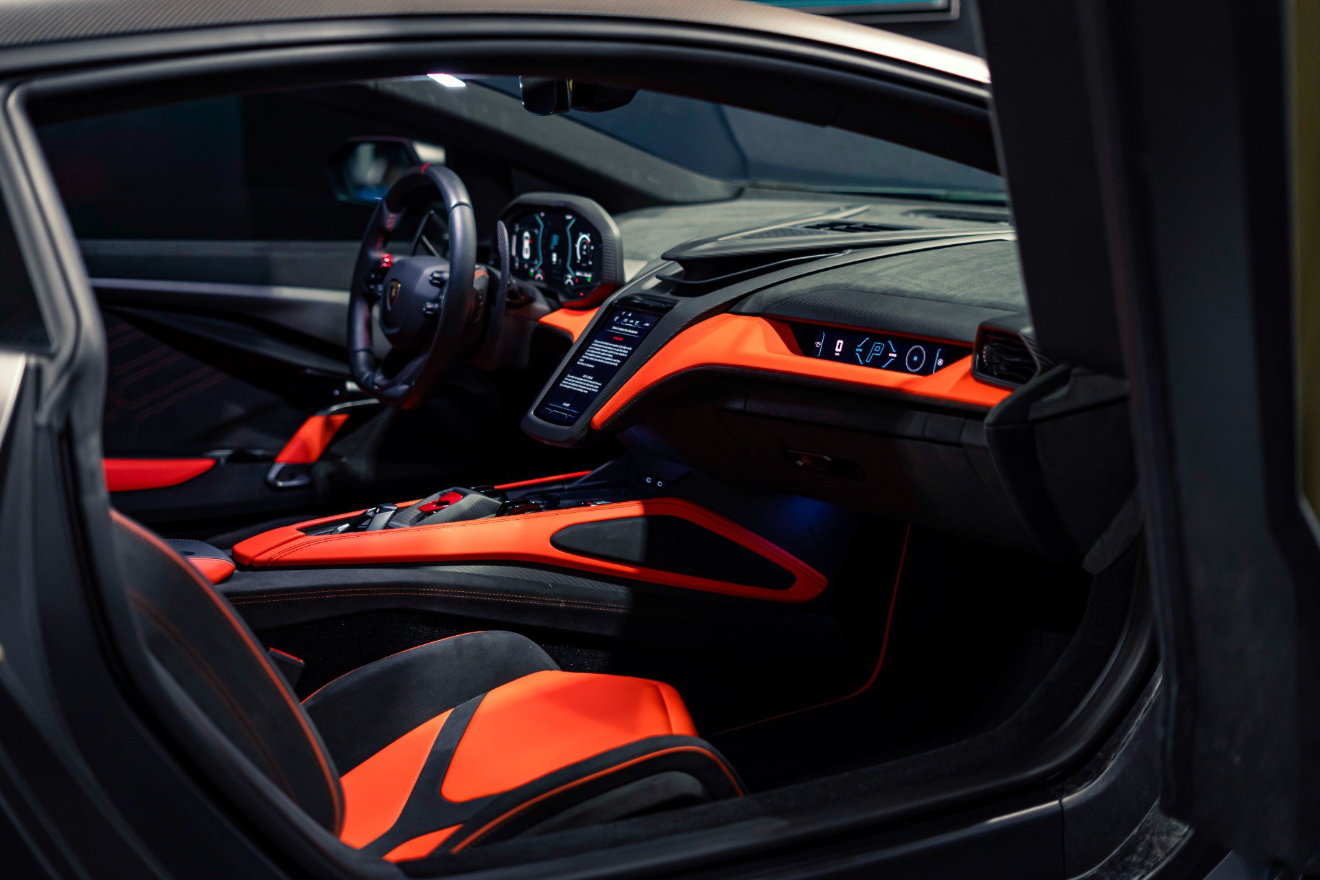 Used 2025 Lamborghini Revuelto AWD/4WD image 12