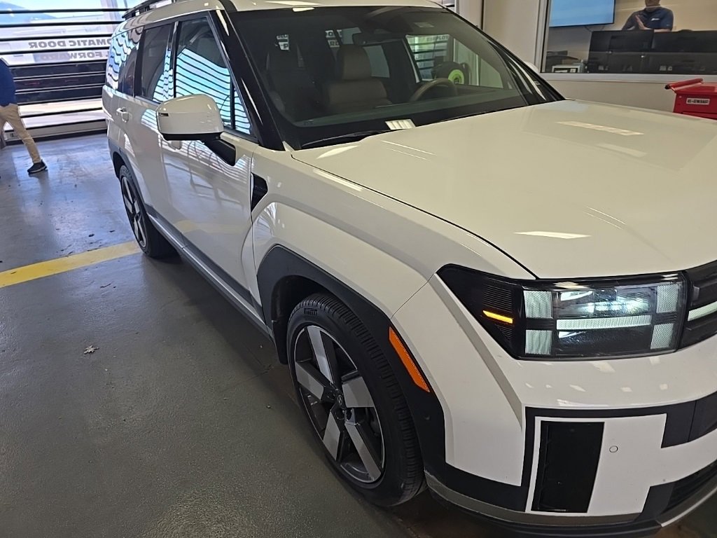 Used 2025 Hyundai Santa Fe Limited image 1