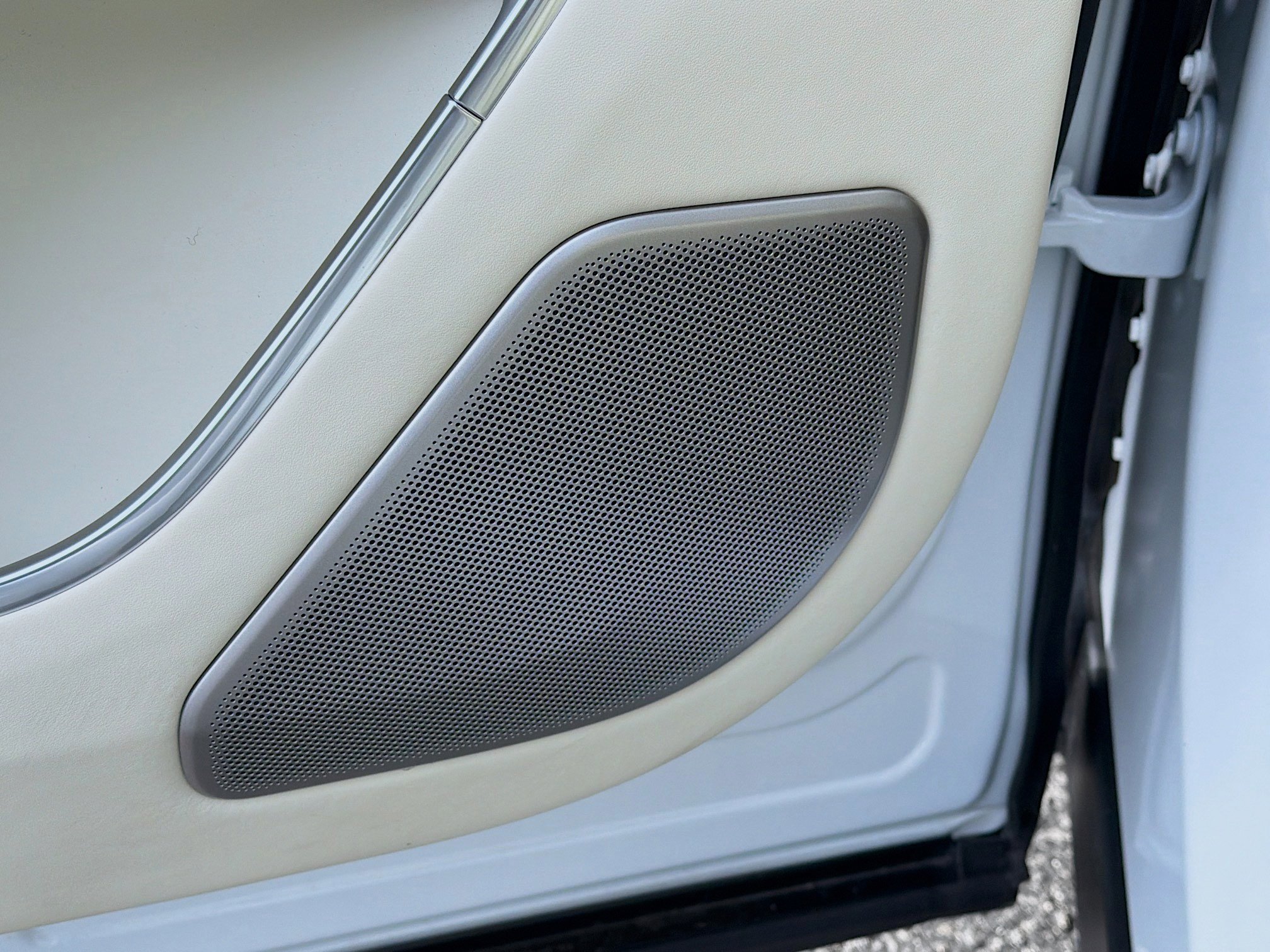 Used 2025 Land Rover Range Rover SV image 25