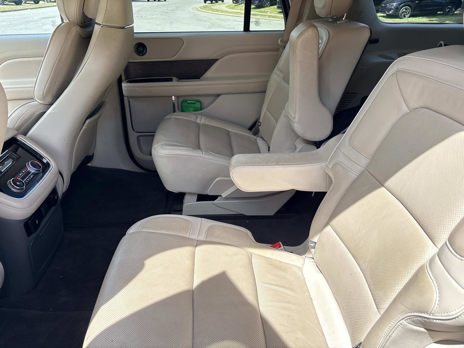 Used 2019 Lincoln Navigator Select w/ Technology Package AWD/4WD image 29