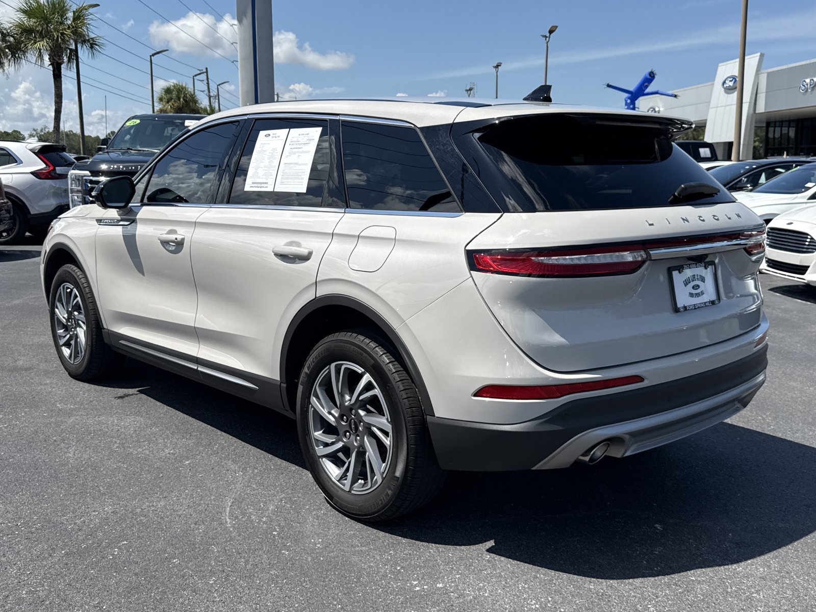 Used 2023 Lincoln Corsair FWD w/ Equipment Group 101A image 7