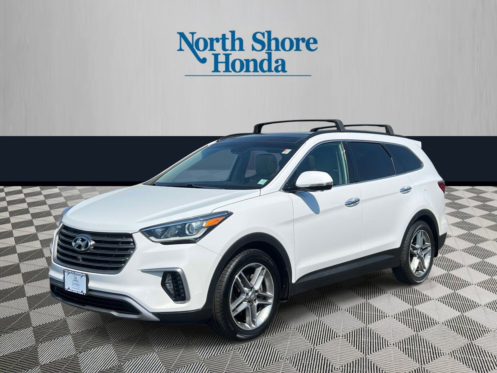 Used 2018 Hyundai Santa Fe AWD image 2