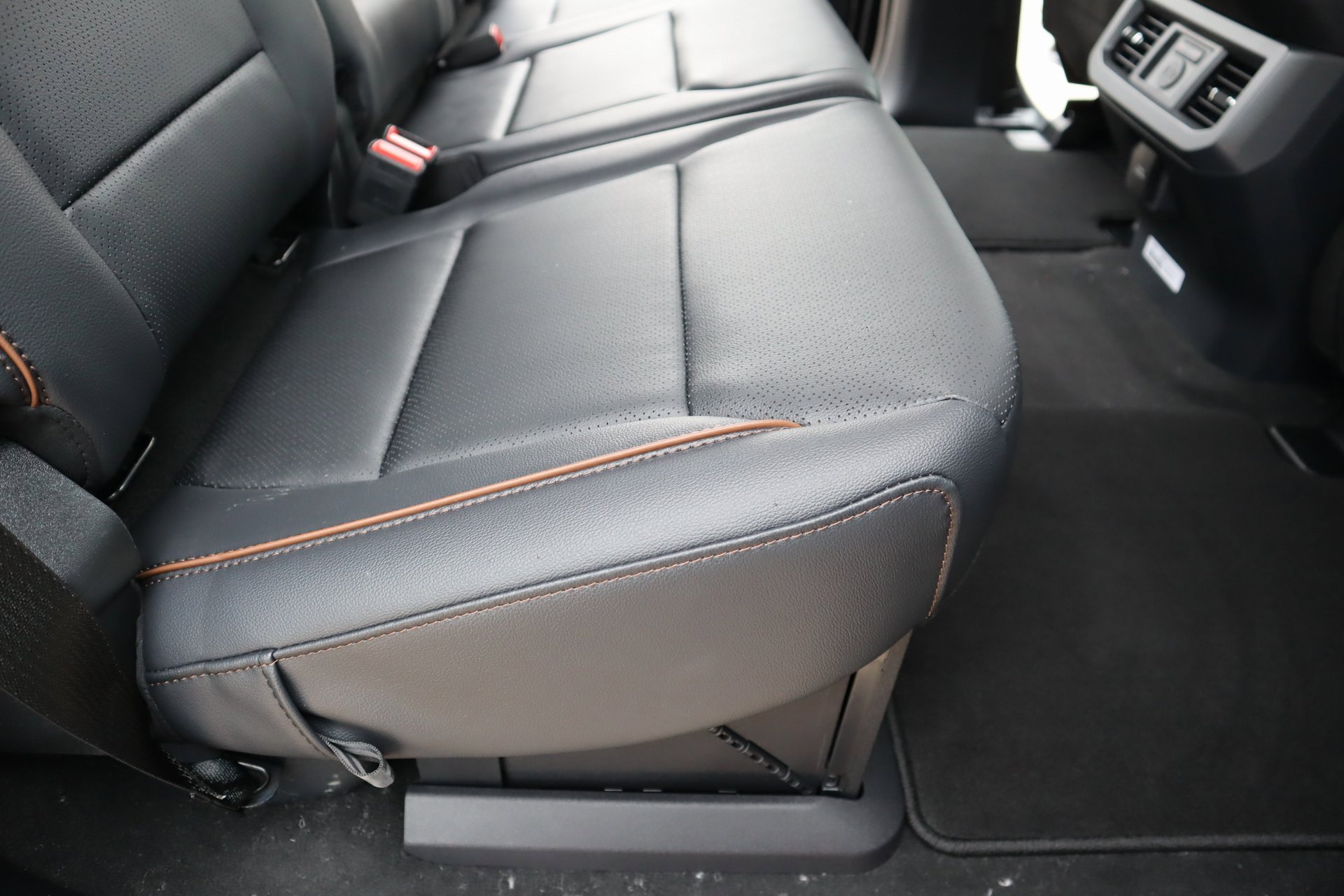 New 2026 Ford F350 Lariat w/ Black Appearance Package image 16
