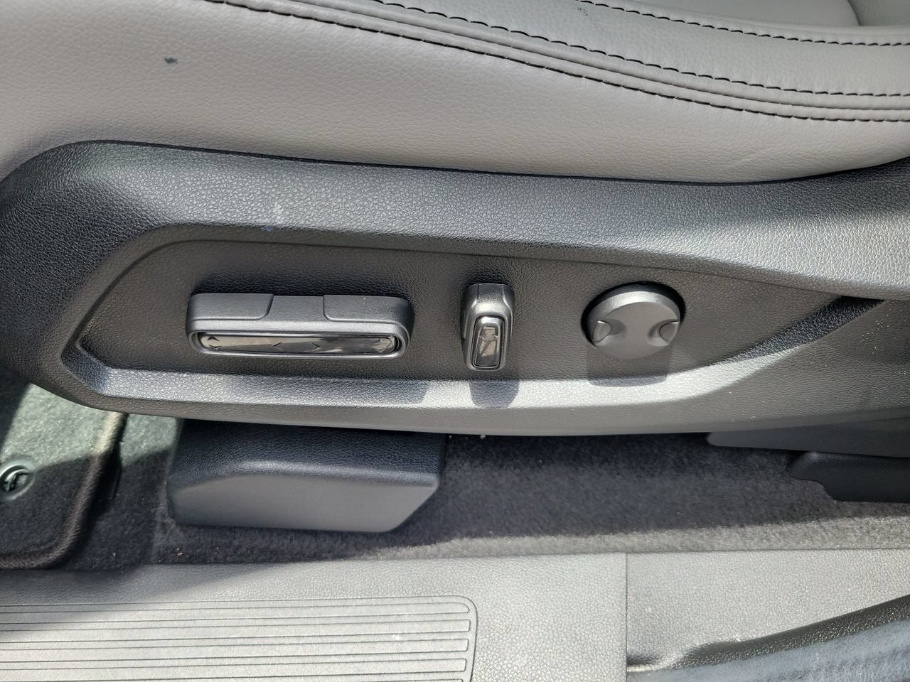 Used 2025 Honda Pilot EX-L image 17