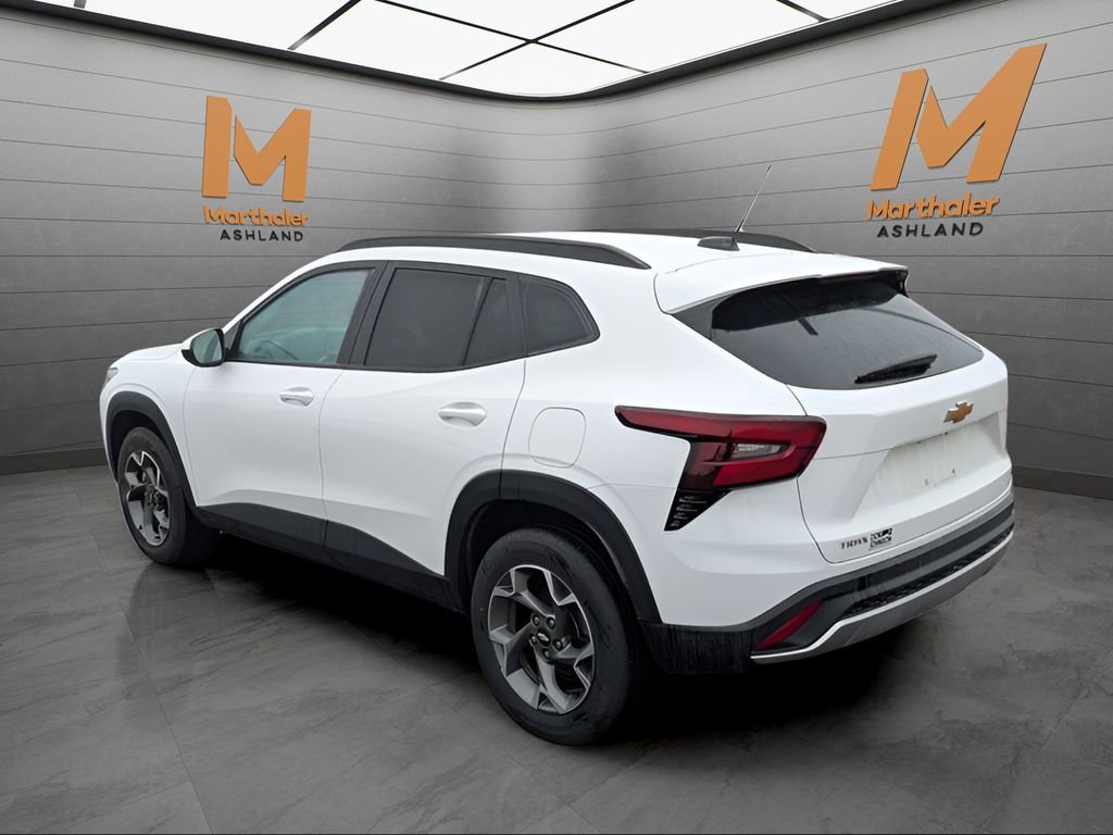 Used 2024 Chevrolet Trax LT w/ Driver Confidence Package image 3