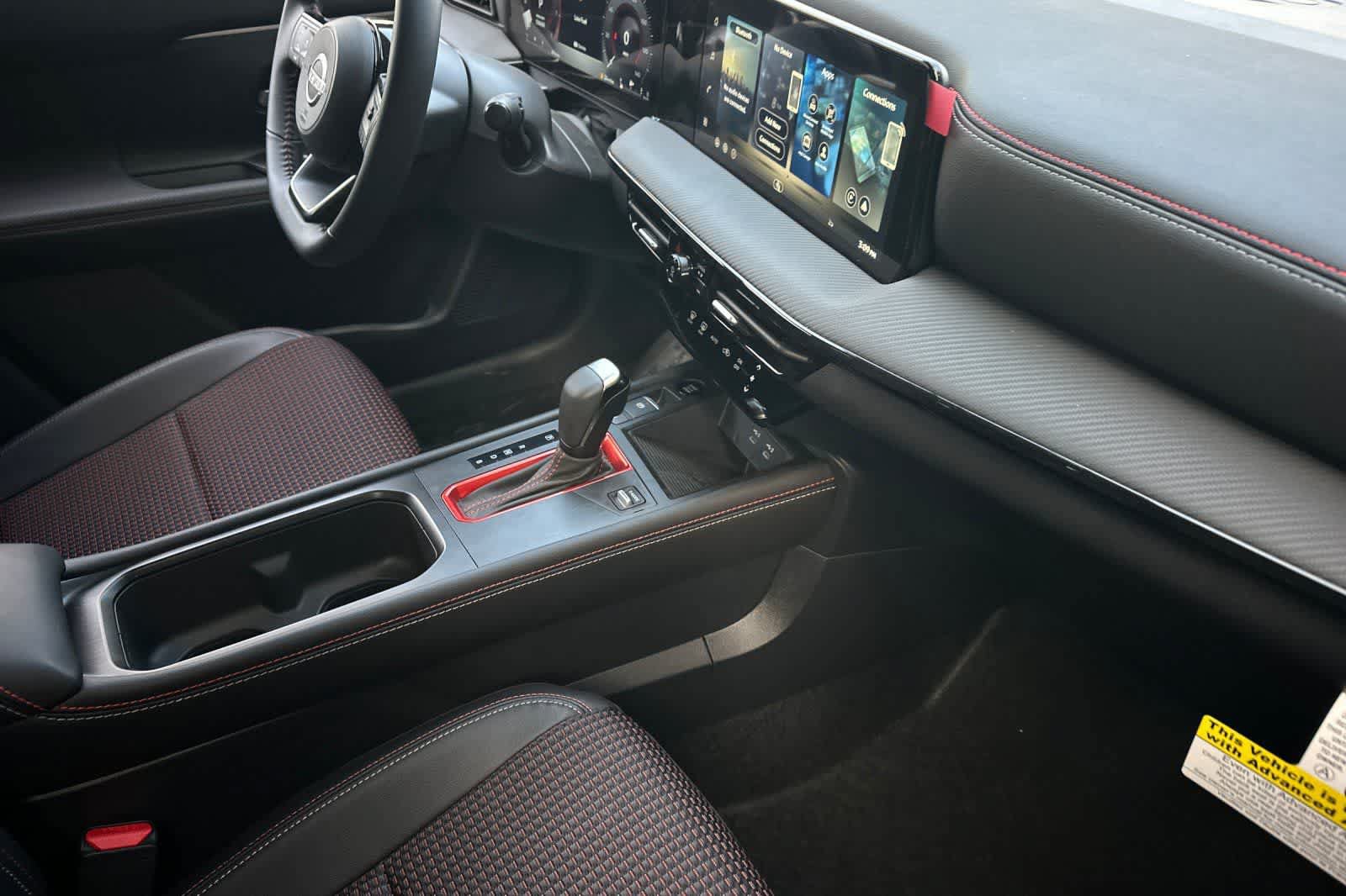 New 2026 Nissan Kicks SR w/ Illumination Package FWD image 19