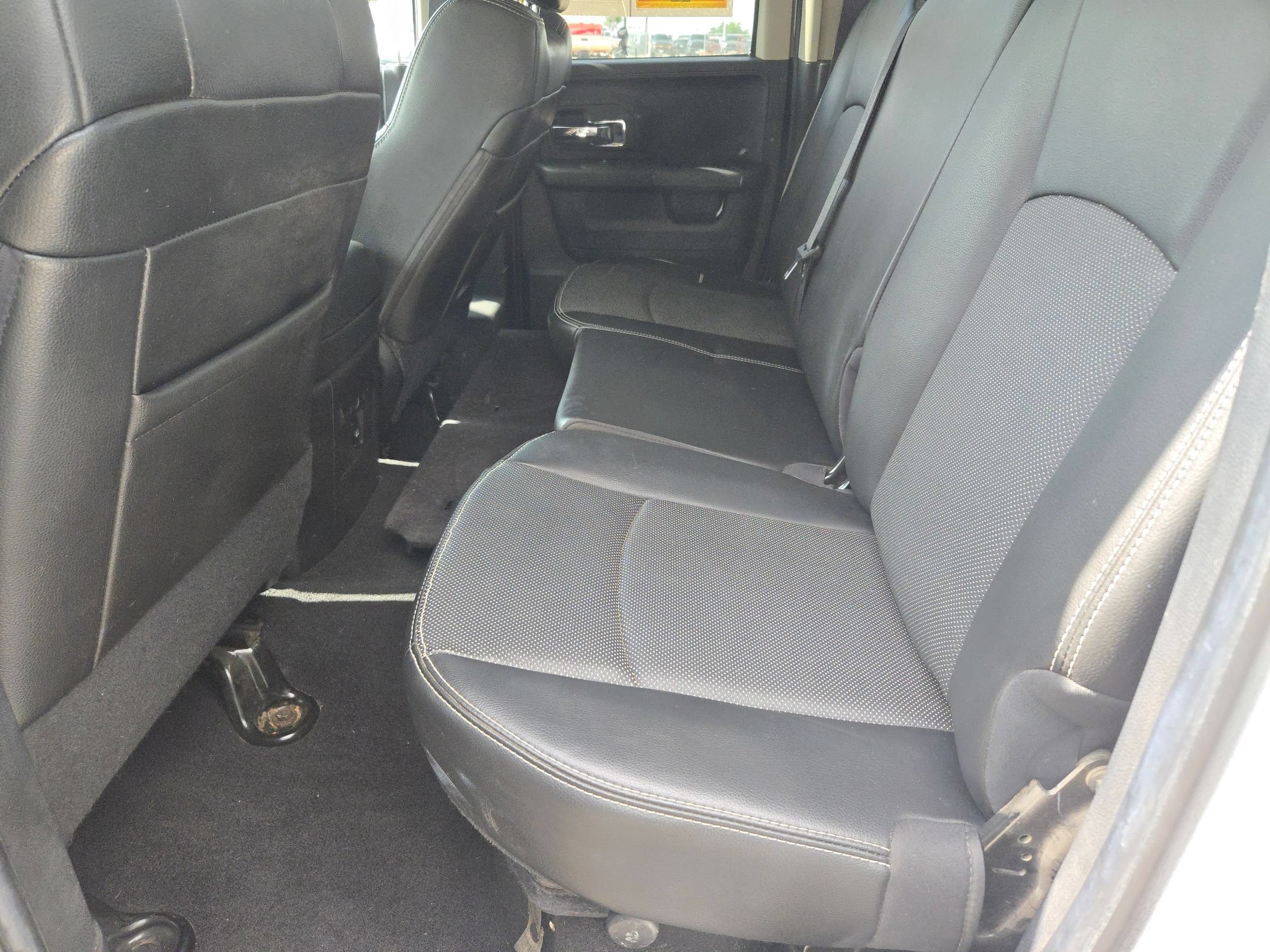 Used 2014 RAM 1500 Laramie w/ Convenience Group AWD/4WD image 13