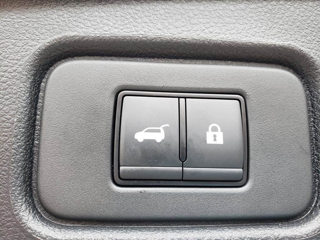 Certified 2025 Nissan Pathfinder SL w/ SL Premium Package image 9