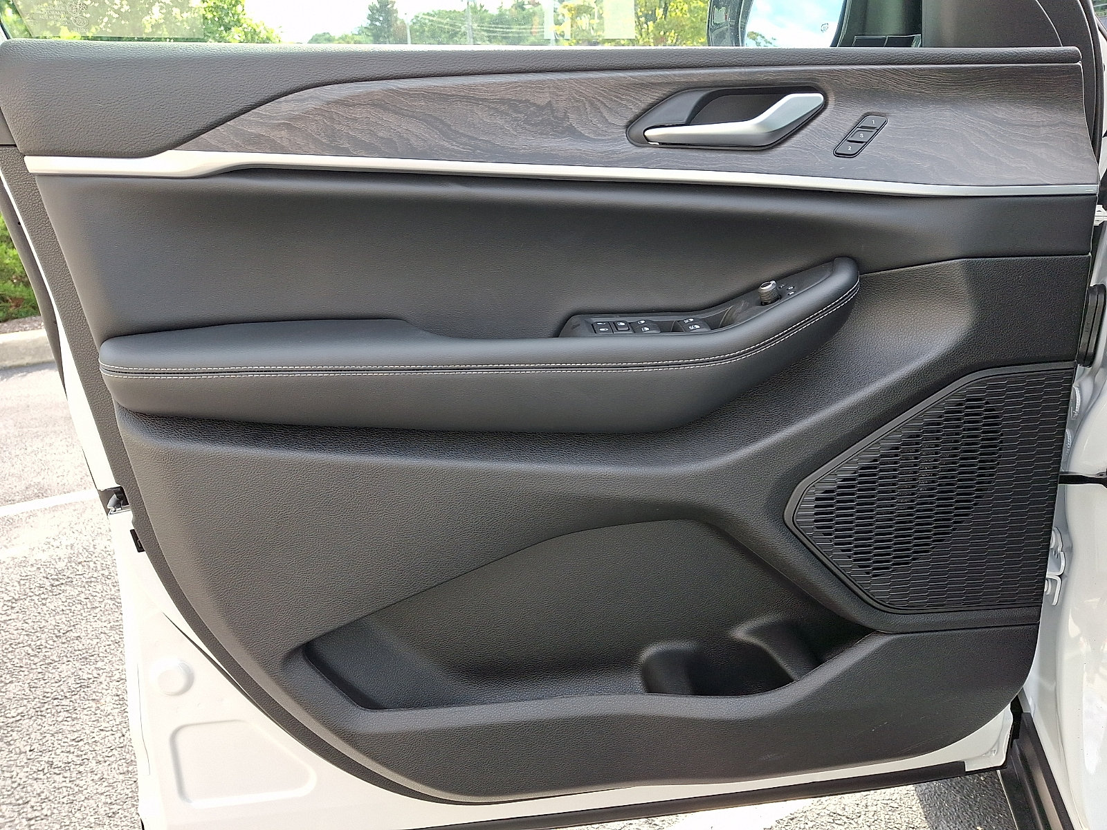 New 2027 Jeep Grand Cherokee Limited AWD/4WD image 8