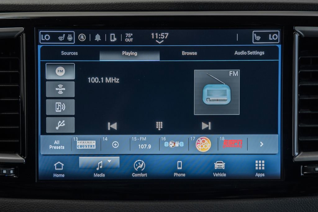 Certified 2024 Chrysler Pacifica Touring-L image 26