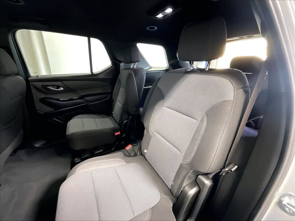 Used 2023 Chevrolet Traverse LT w/ Rear Camera Mirror Package AWD/4WD image 15