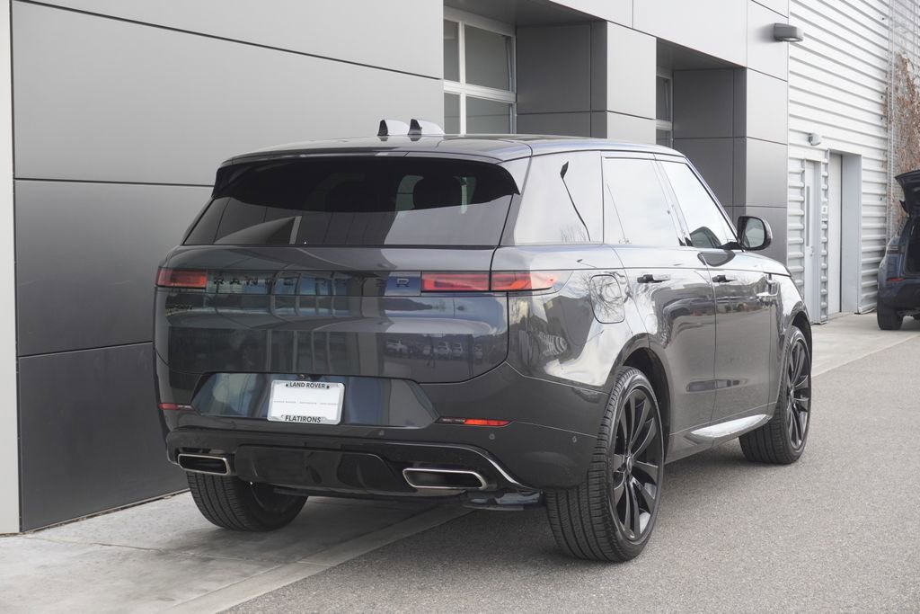 Used 2024 Land Rover Range Rover Sport Dynamic SE image 2