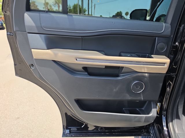 Used 2024 Ford Expedition Limited AWD/4WD image 14