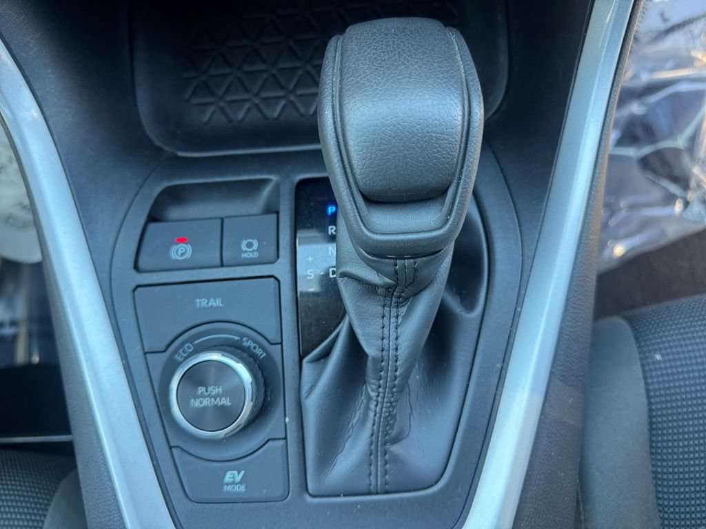 Used 2024 Toyota RAV4 LE AWD/4WD image 20