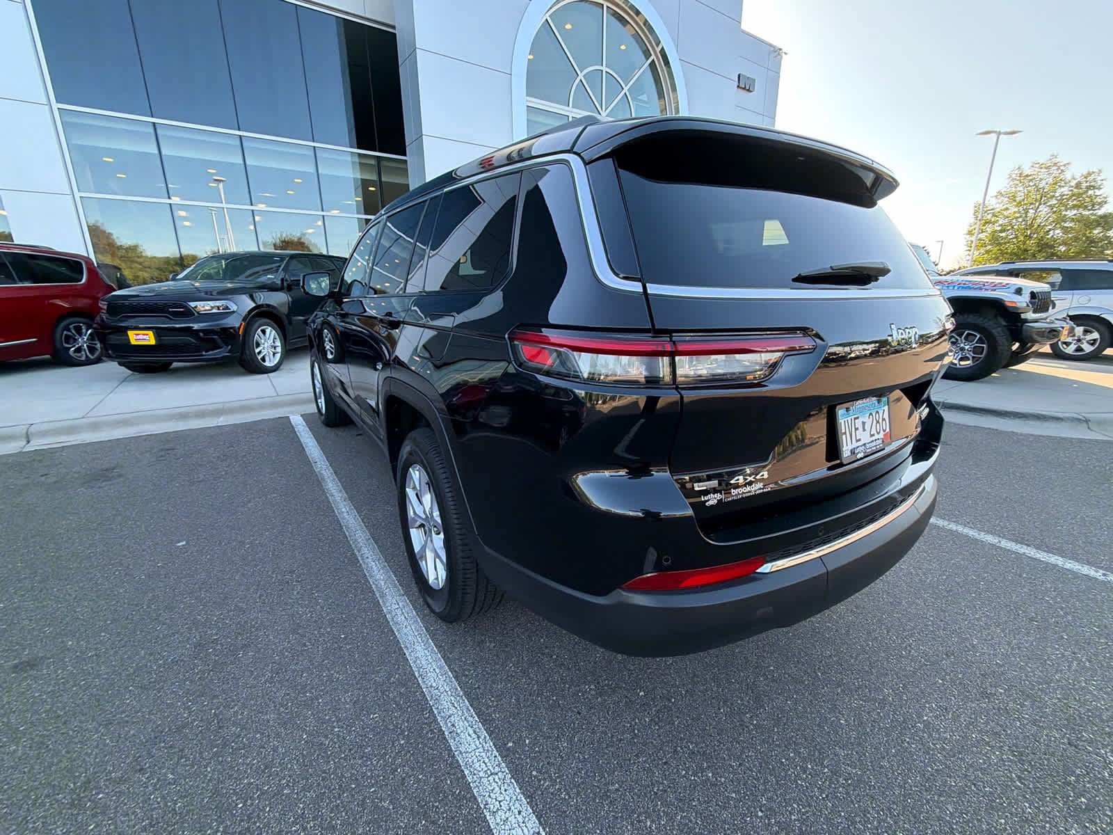 Used 2022 Jeep Grand Cherokee L Limited AWD/4WD image 6