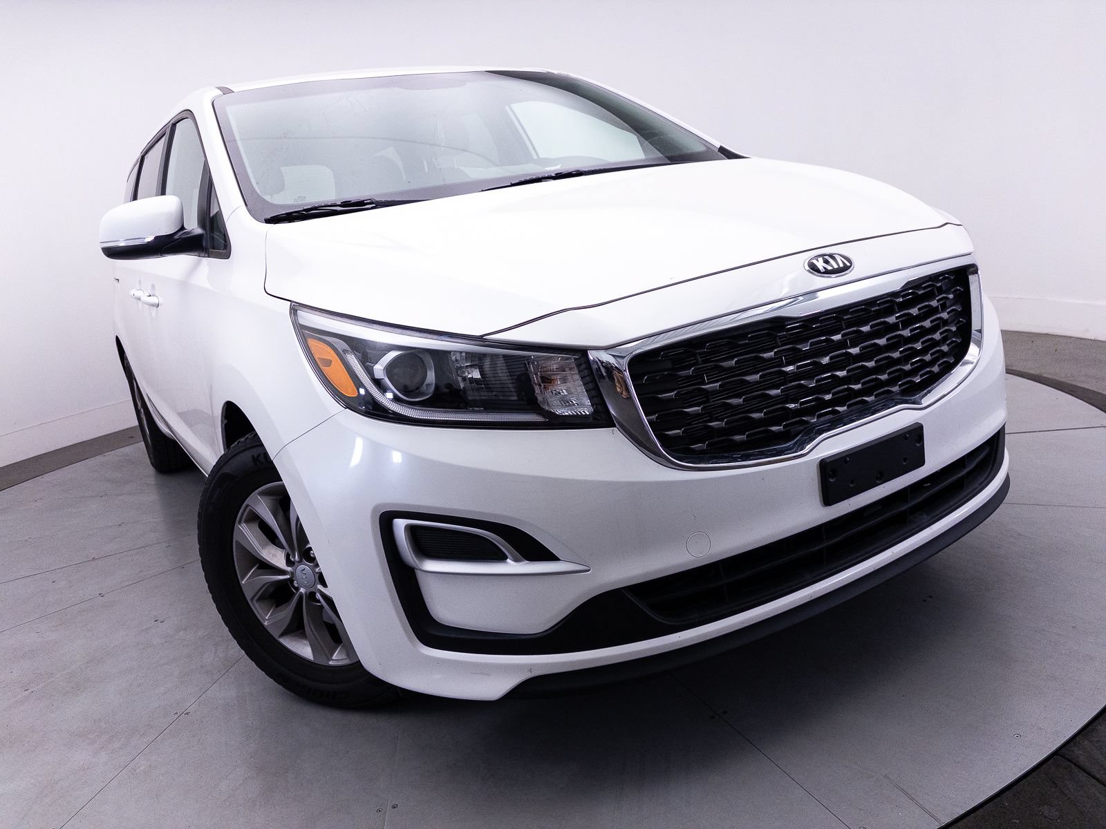 Used 2019 Kia Sedona LX FWD image 3