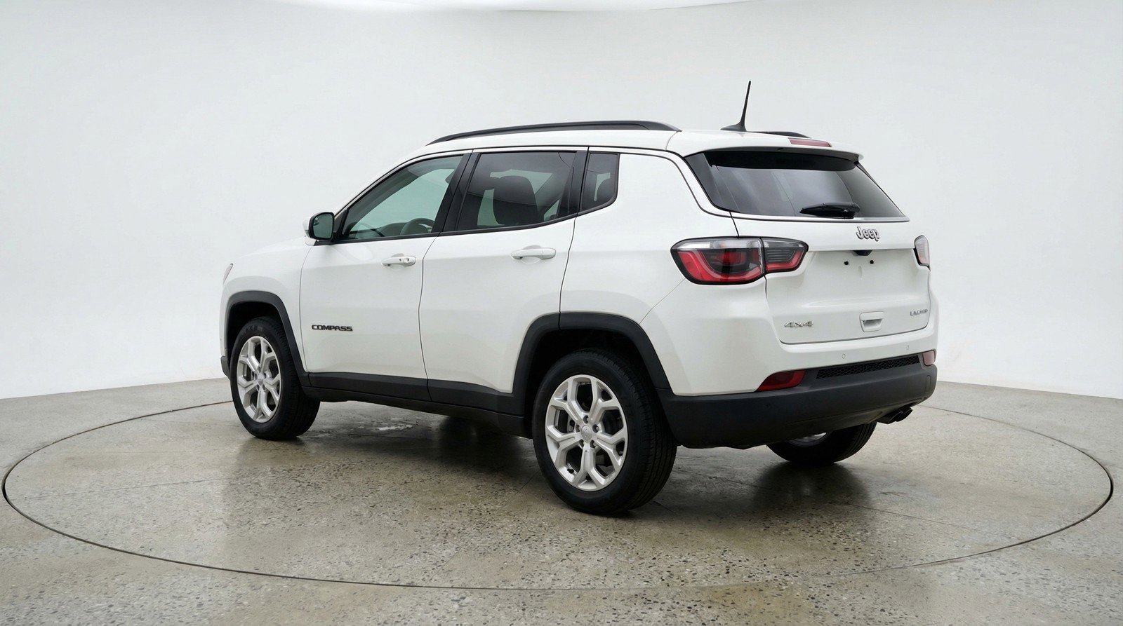 Used 2025 Jeep Compass Latitude AWD/4WD image 6