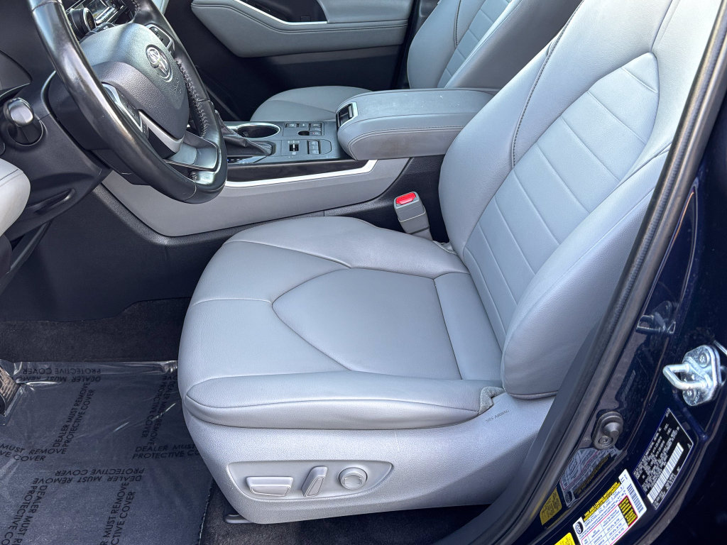 Used 2023 Toyota Highlander XLE AWD/4WD image 17