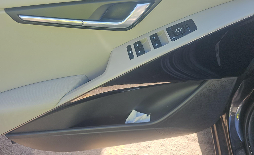 Used 2023 Kia Niro Wind w/ Wind Preserve Package FWD image 12