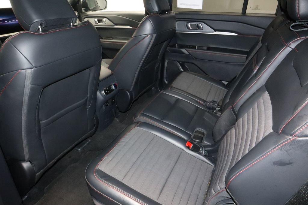 Certified 2025 Ford Explorer ST-Line w/ ST-Line Street Pack image 19