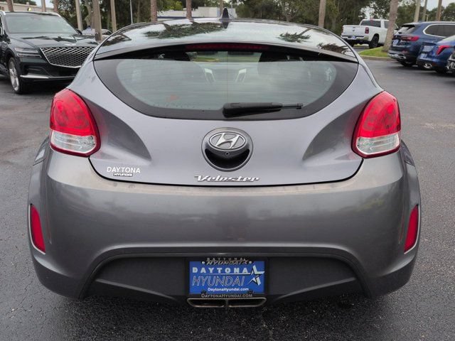 Used 2017 Hyundai Veloster FWD image 5