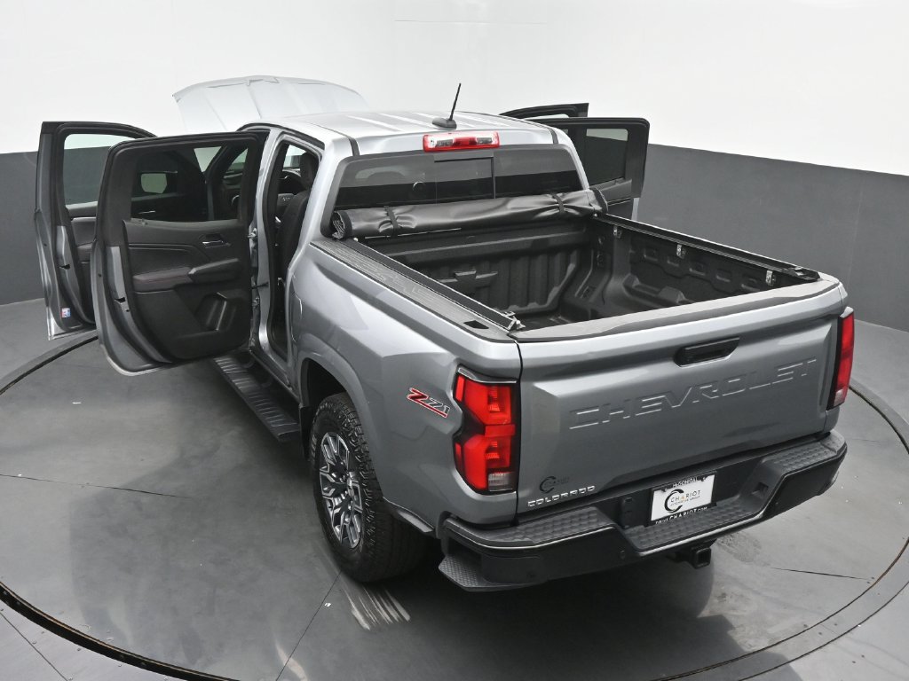 Used 2025 Chevrolet Colorado Z71 w/ Technology Package AWD/4WD image 67