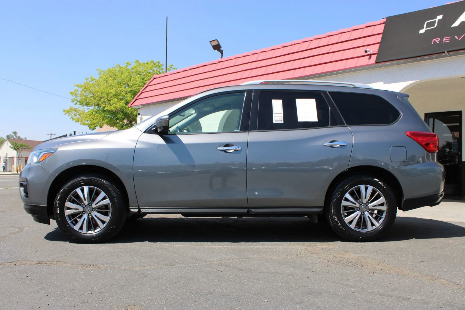 Used 2019 Nissan Pathfinder SL image 43