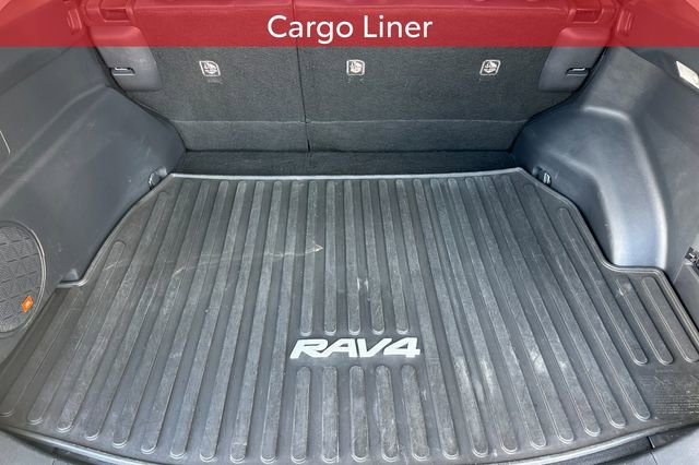 Used 2020 Toyota RAV4 XLE Premium FWD image 20