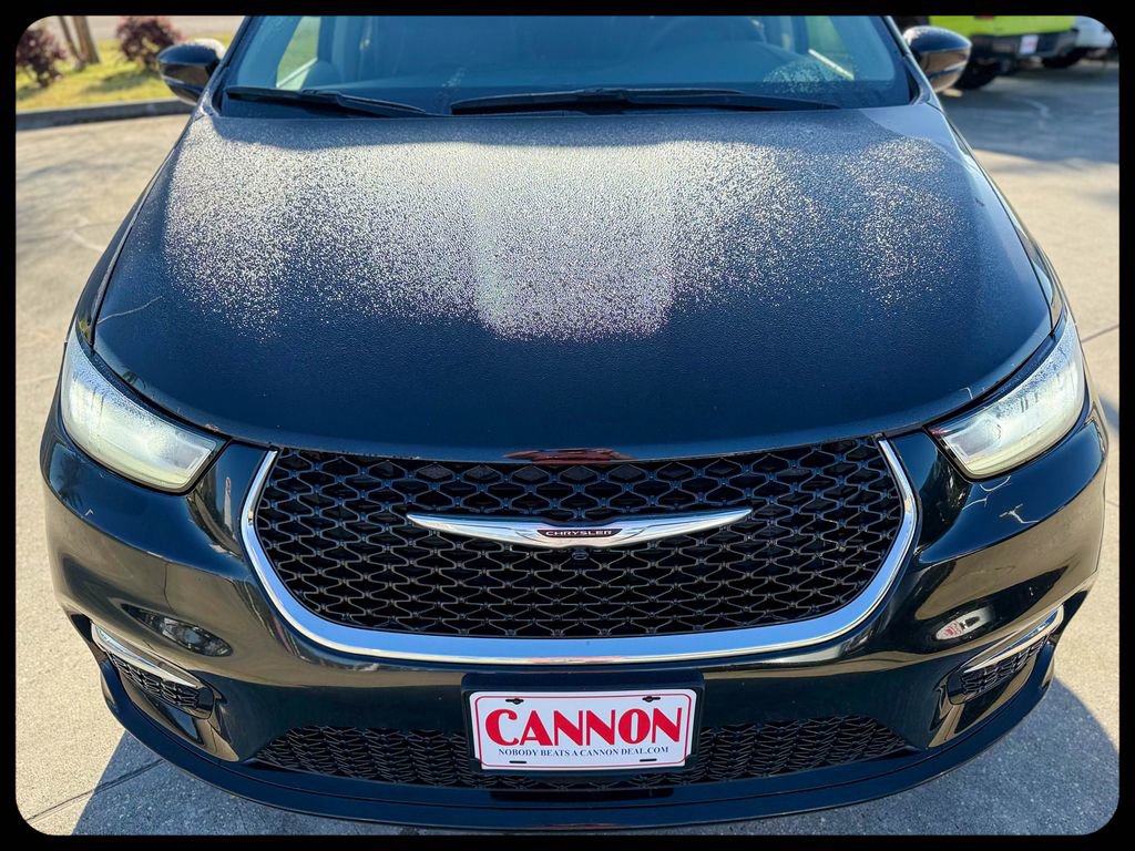 Used 2024 Chrysler Pacifica Touring-L image 14