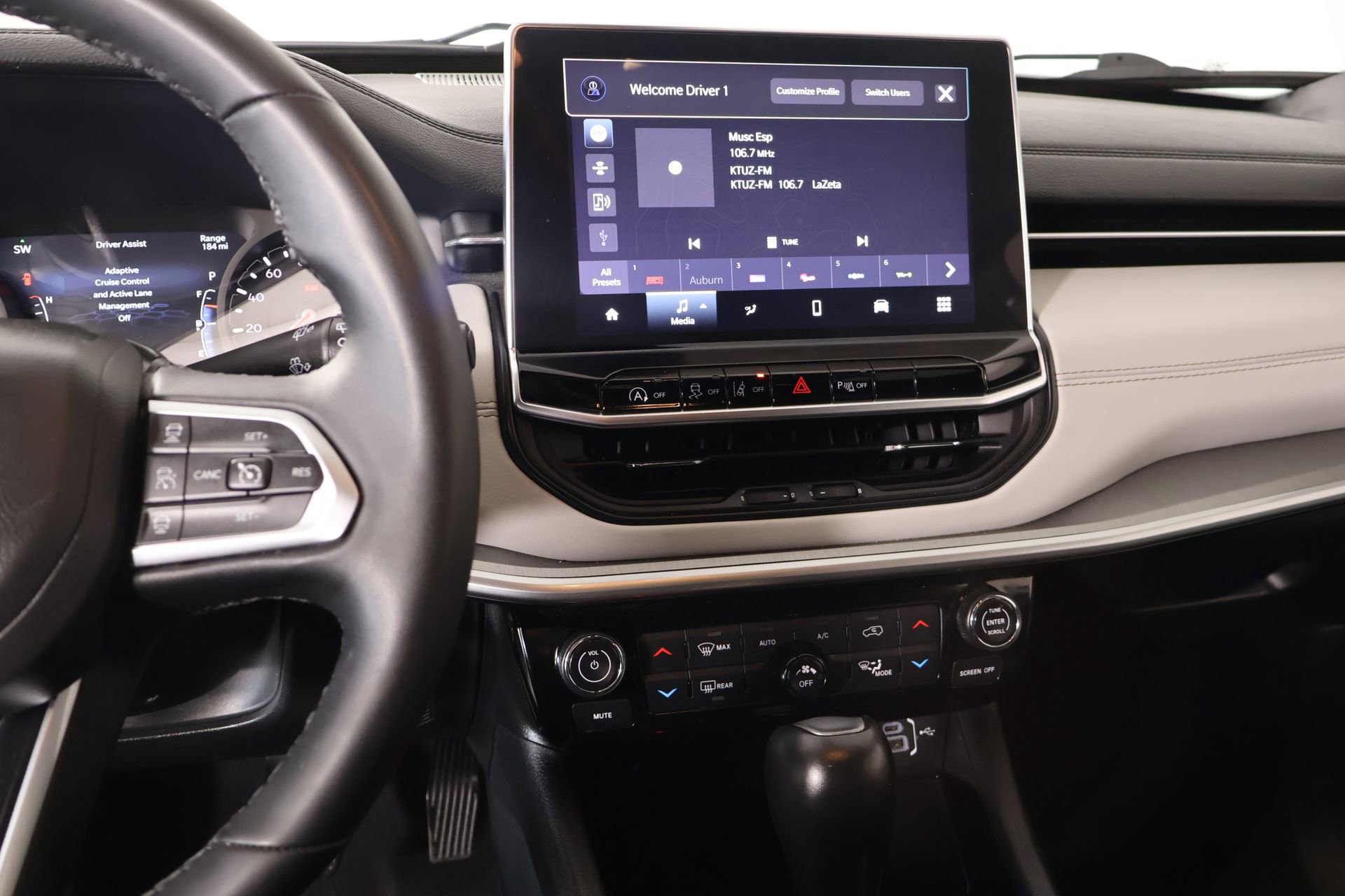 Used 2025 Jeep Compass Limited image 5